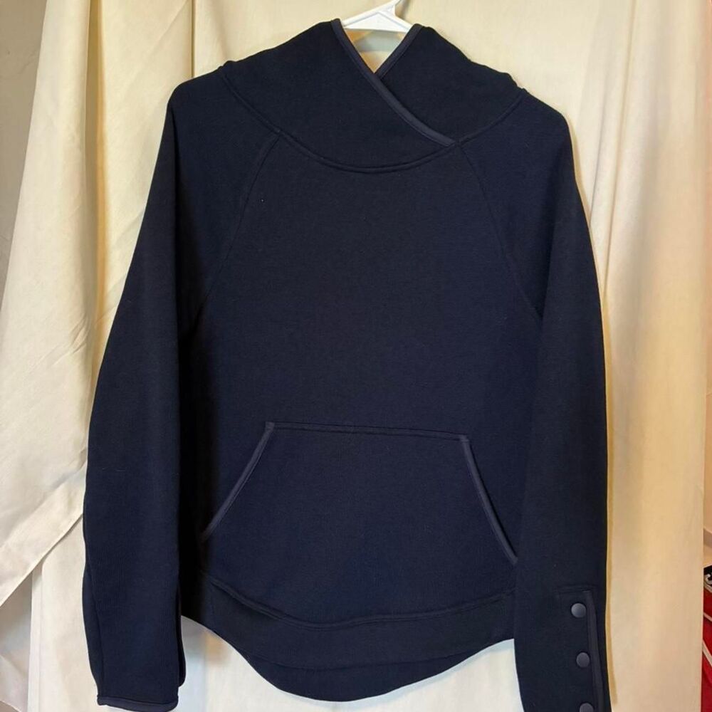 Champion Women's Navy and Black Hoodie